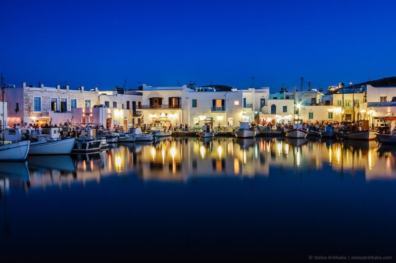 Flaner à Naoussa sur l'île de Paros et profiter des tavernes au bord de l'eau