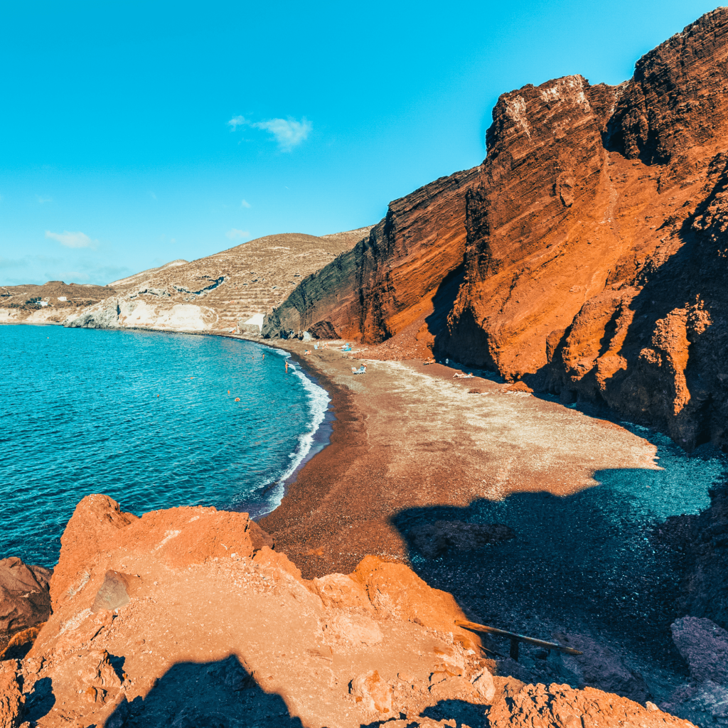 La Red Beach à Santorin fait partie des meilleures plages des Cyclades