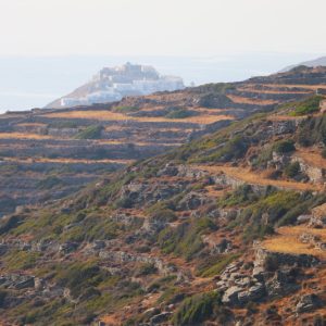 Sifnos est l'île parfaite pour les amateurs de randonnées, avec des paysages à couper le souffle