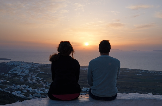 Un documentaire sur Santorin avec Orea Voyages : Angélique et Jean-Marie