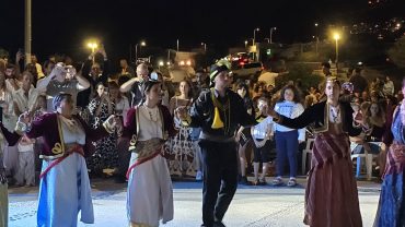 Fête de village traditionnelles dans les Cyclades